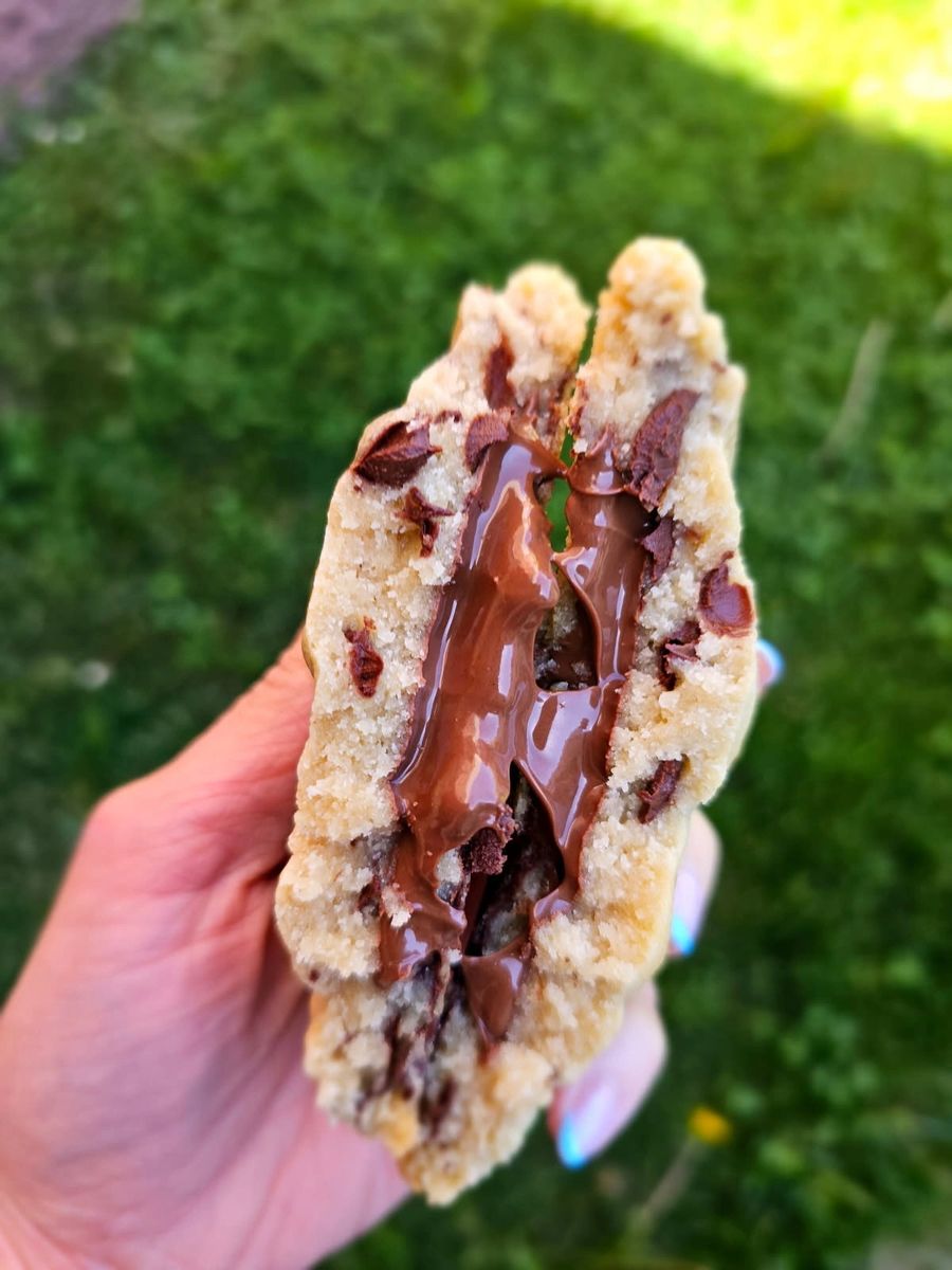 stuffed-nutella-cookie